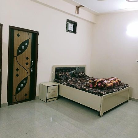 Radha Bhavan วรินดาวัน ภายนอก รูปภาพ