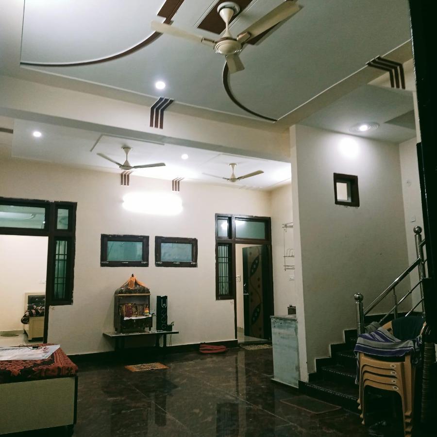 Radha Bhavan วรินดาวัน ภายนอก รูปภาพ