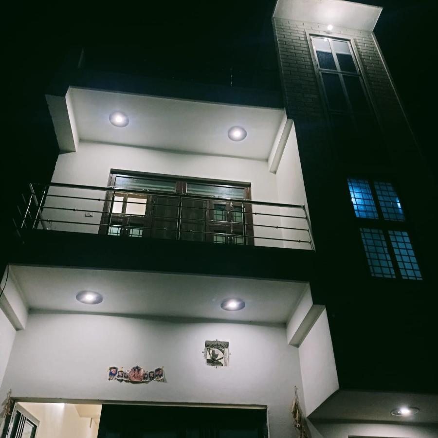Radha Bhavan วรินดาวัน ภายนอก รูปภาพ