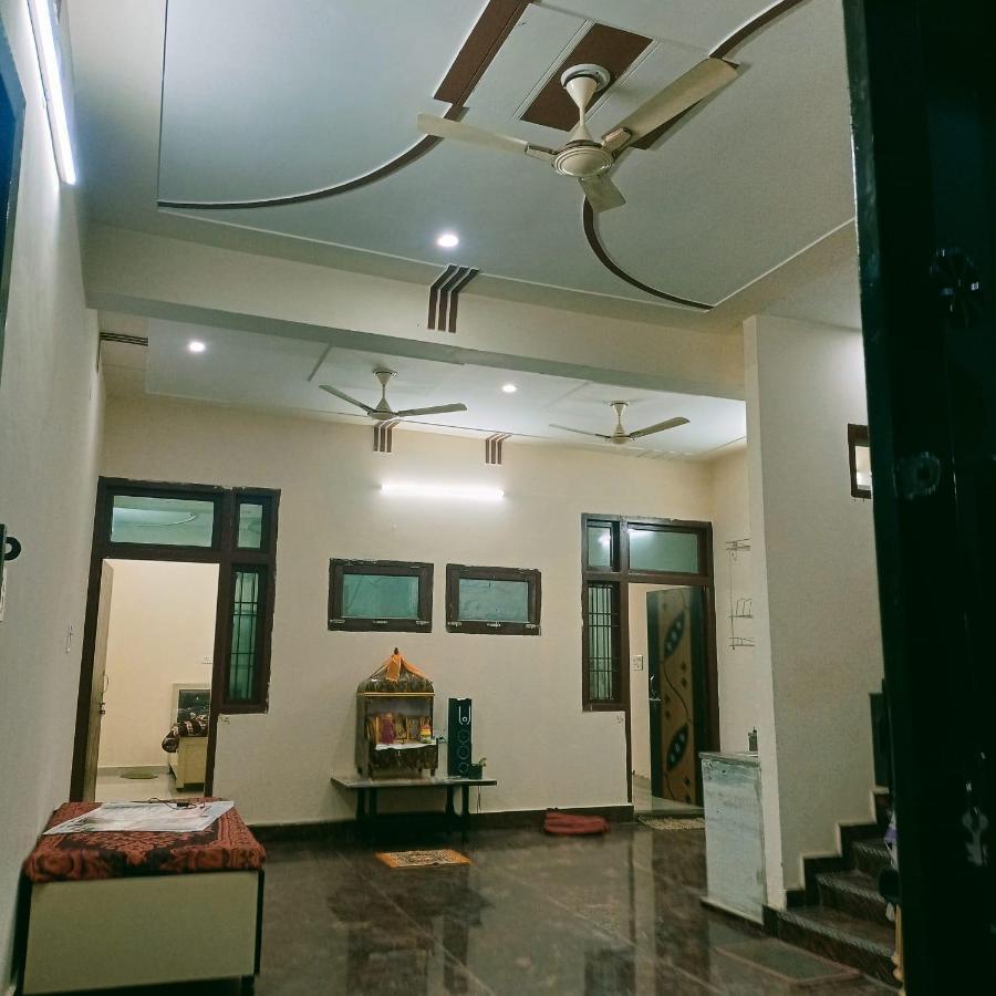 Radha Bhavan วรินดาวัน ภายนอก รูปภาพ