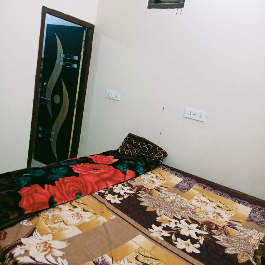 Radha Bhavan วรินดาวัน ภายนอก รูปภาพ
