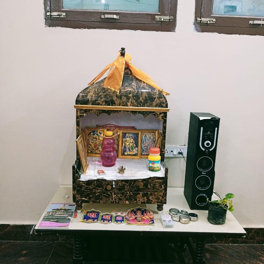 Radha Bhavan วรินดาวัน ภายนอก รูปภาพ